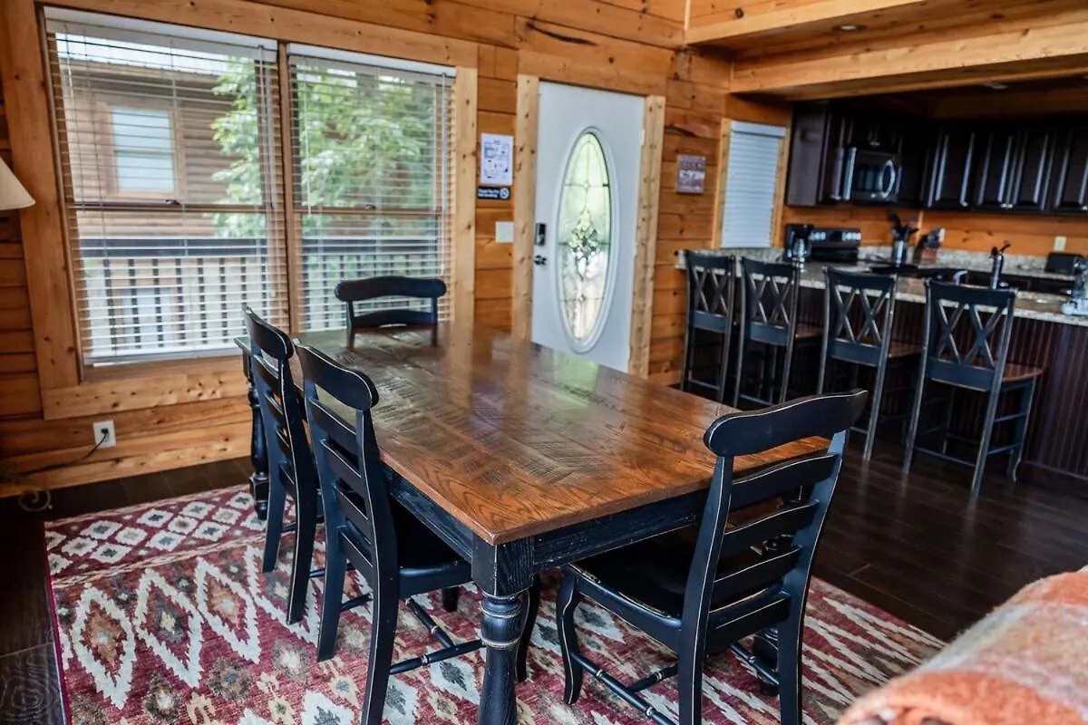 4br Cabin, Mountain View, Hot Tub, And Deck! 別荘 *