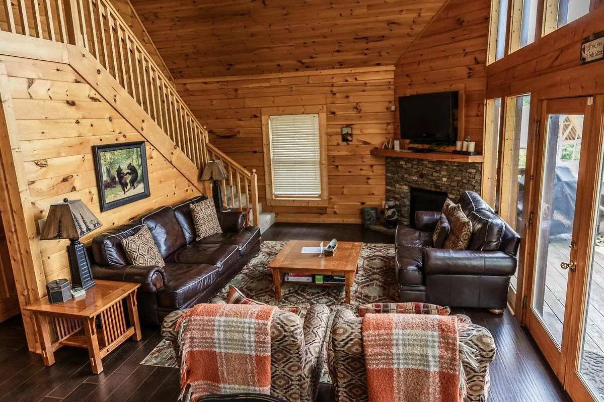 4br Cabin, Mountain View, Hot Tub, And Deck!