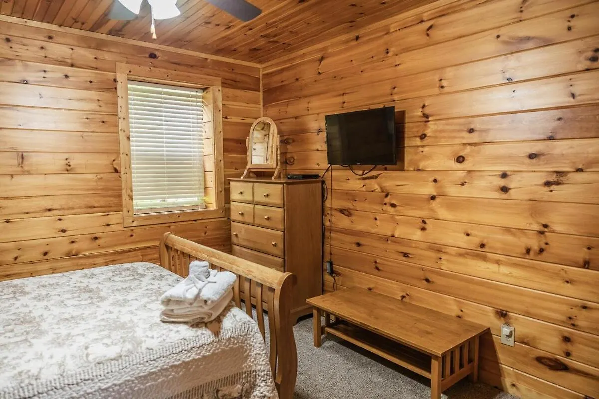 別荘 4br Cabin, Mountain View, Hot Tub, And Deck! ピジョンフォージ