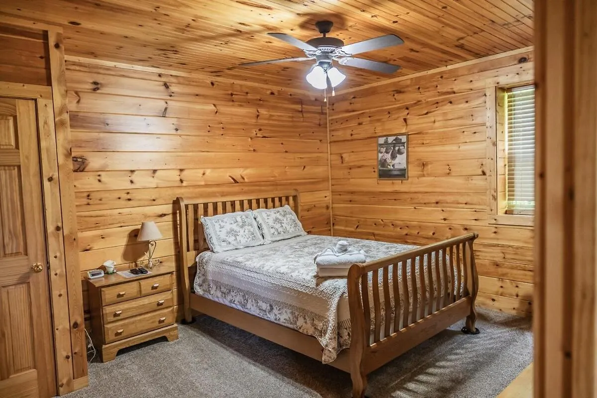 別荘 4br Cabin, Mountain View, Hot Tub, And Deck! ピジョンフォージ