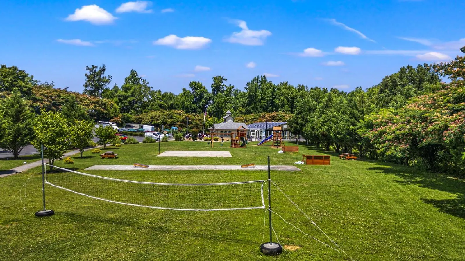 Smoky View Haven- Indoor And Outdoor Pool, Playground, Walking Trail, Hot Tub