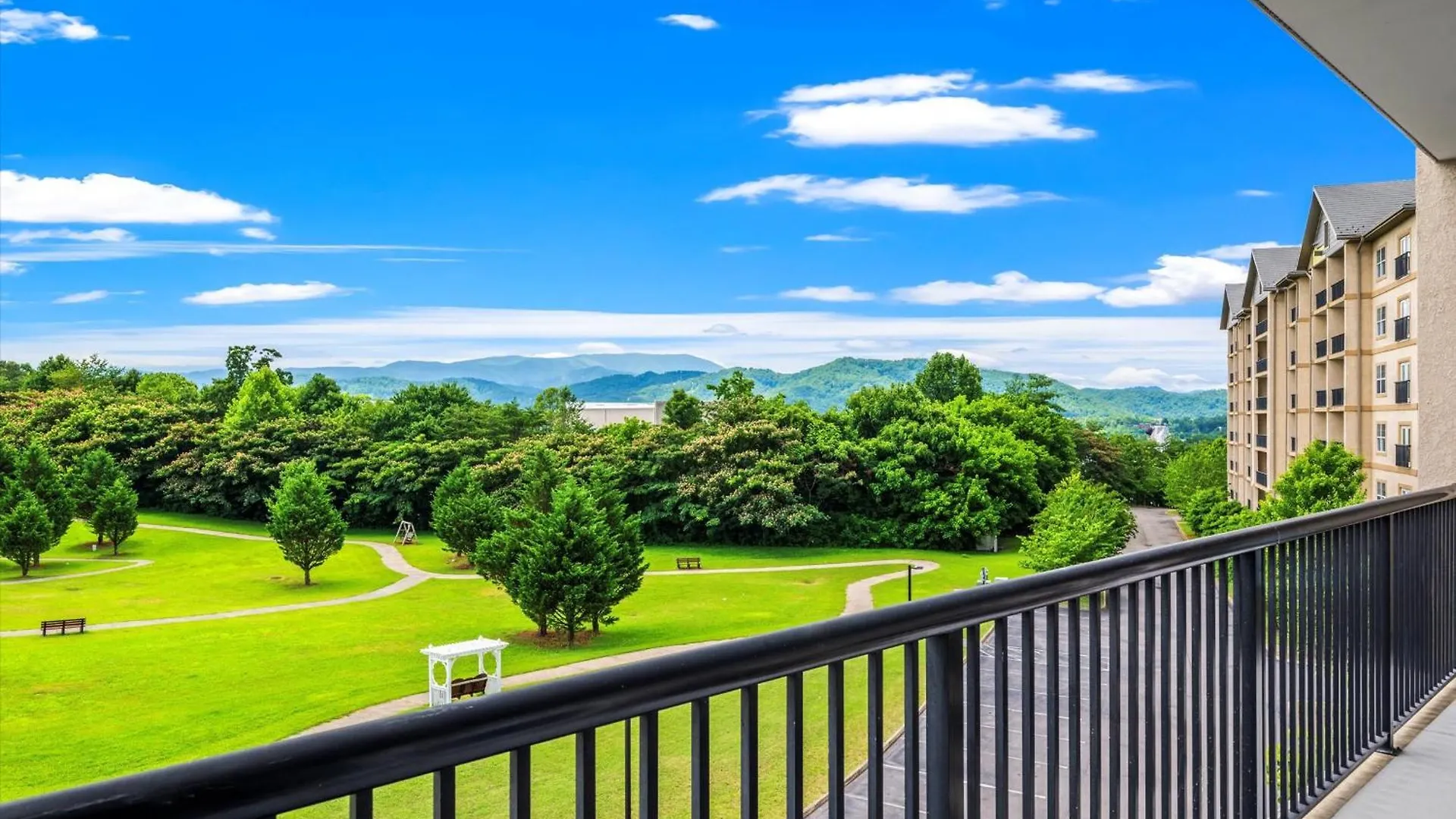Smoky View Haven- Indoor And Outdoor Pool, Playground, Walking Trail, Hot Tub Tatil Evi *