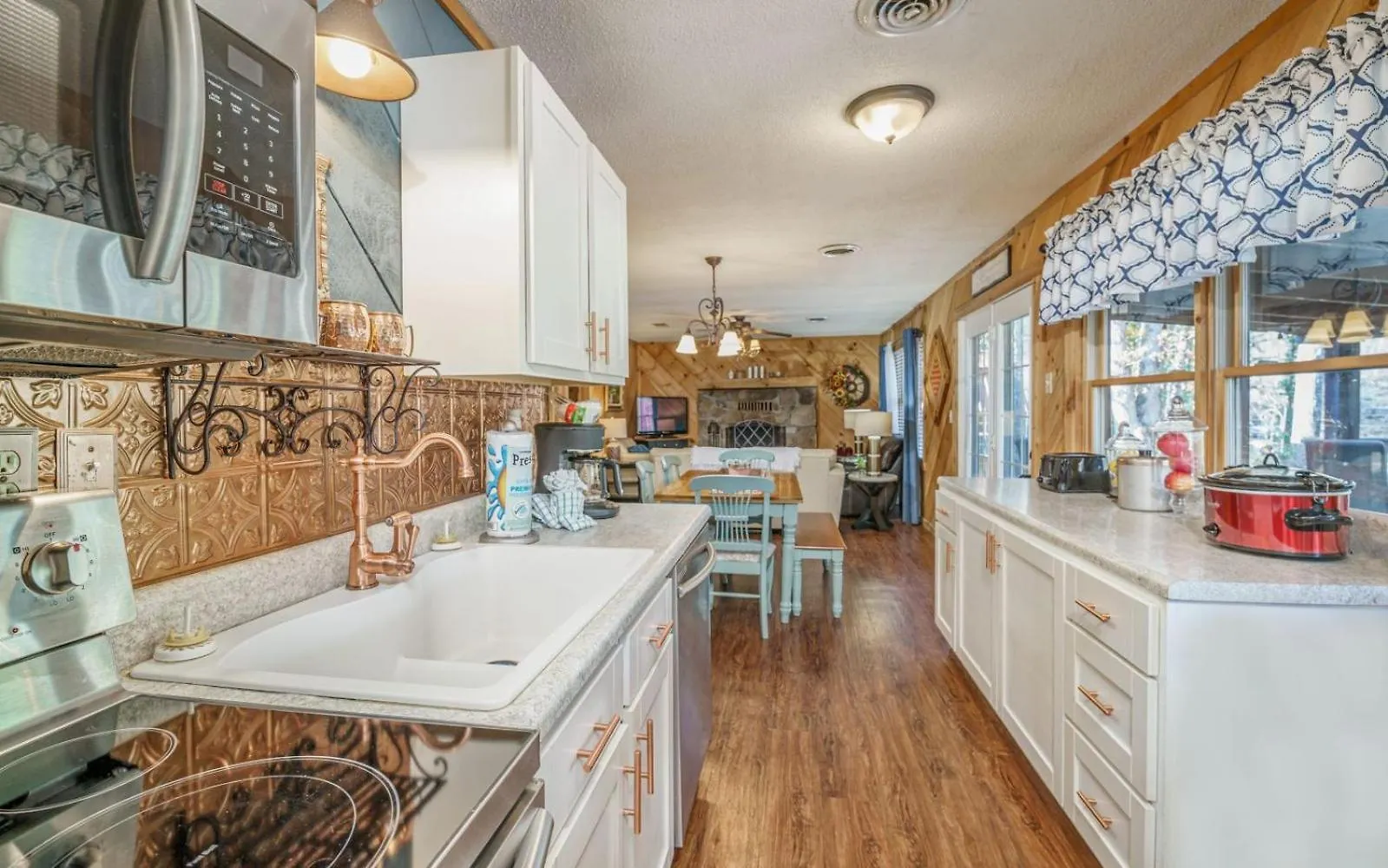 Wooded Bliss Hot Tub Single Level With No Steps Rocking Chairs And Wooded Views بيدجن فورج
