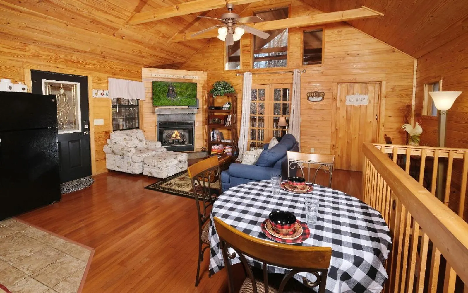 Lovers Paradise Pigeon Forge