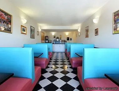 Hampton & On The Parkway Hotell