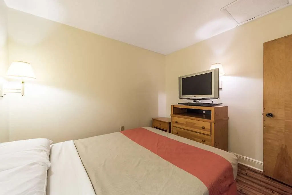 Hotel Sleep & Downtown Pigeon Forge