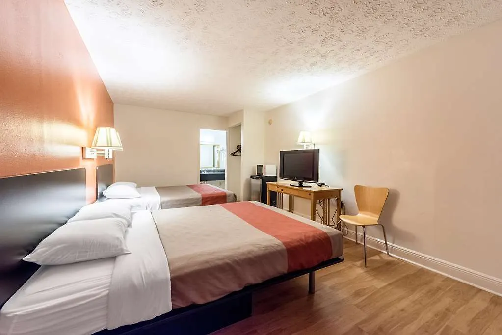 Hotel Sleep & Downtown Pigeon Forge