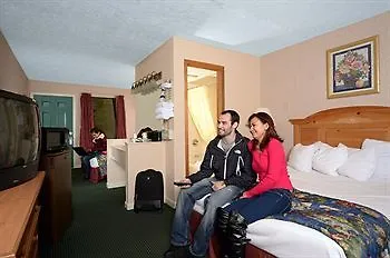 Creekstone Hotel 2*