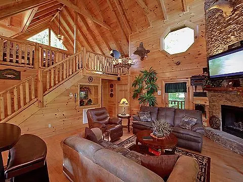 Hakuna Matata Two-bedroom Cabin Pigeon Forge