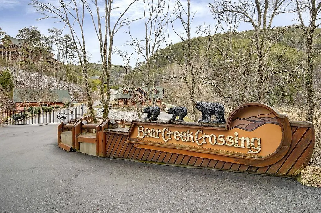 Hakuna Matata Two-bedroom Cabin * Pigeon Forge
