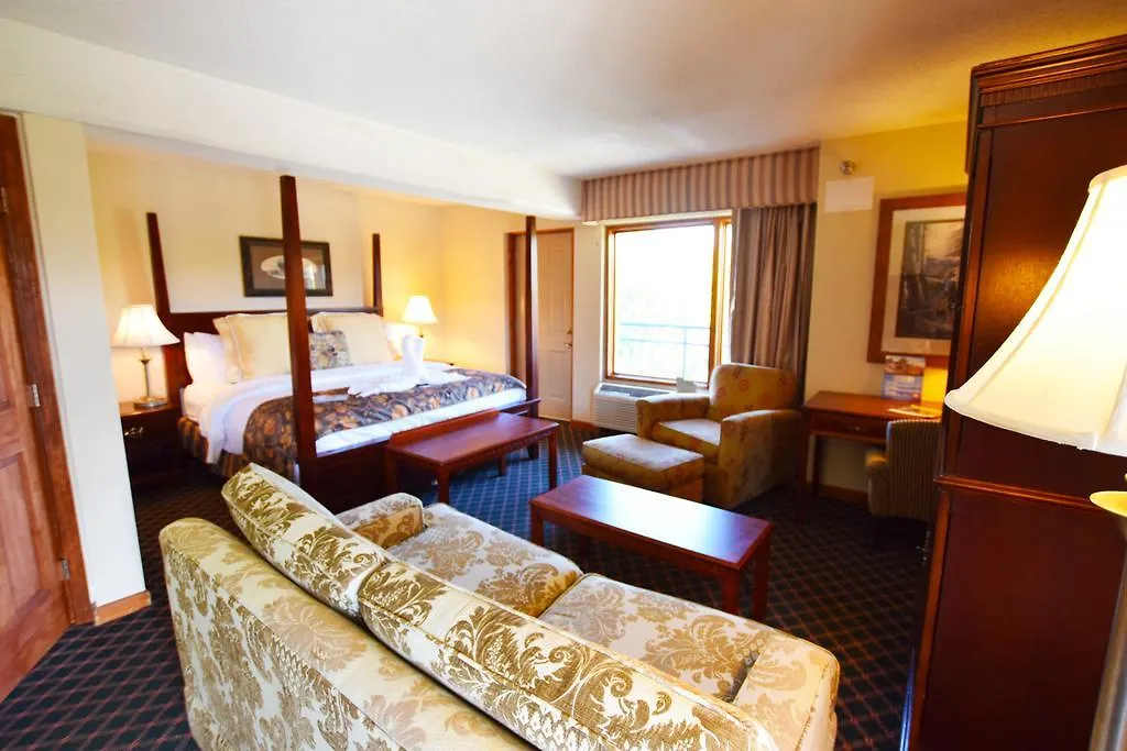 Arbors At Island Landing & Hotel