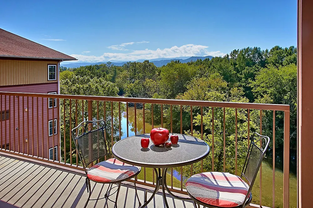 Appleview River 3*