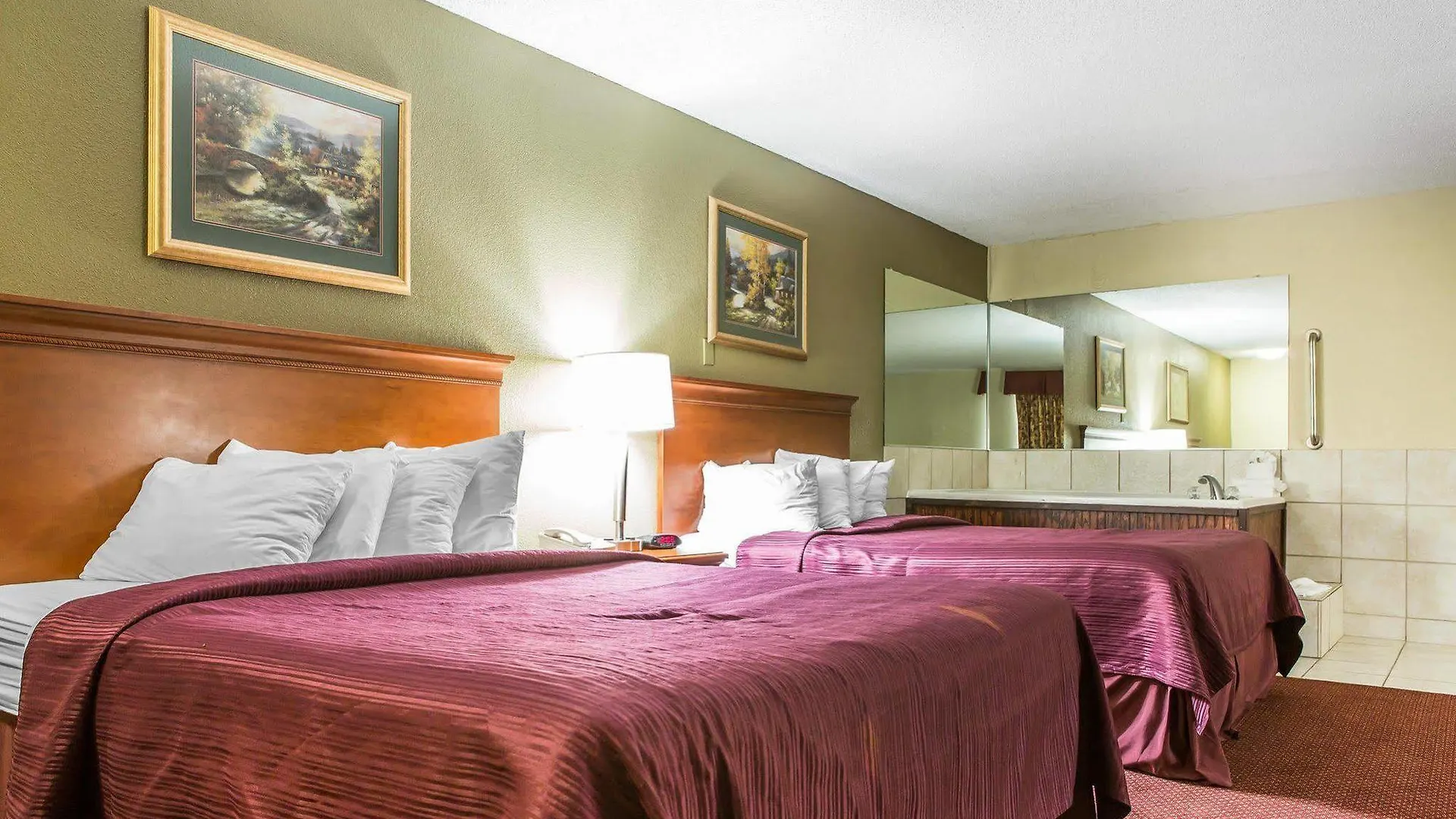Howard Johnson By Wyndham