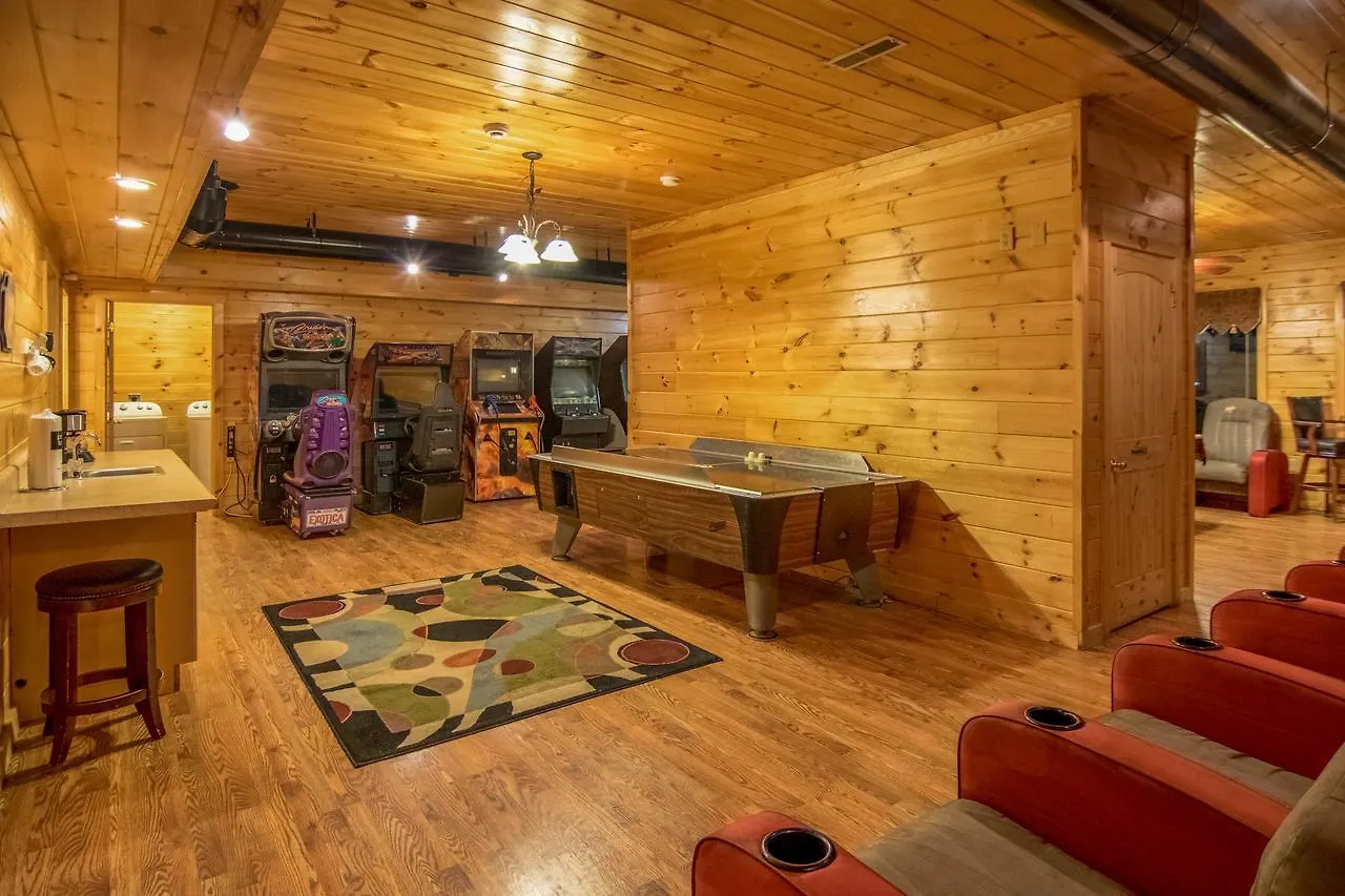 Moose Hollow * Pigeon Forge