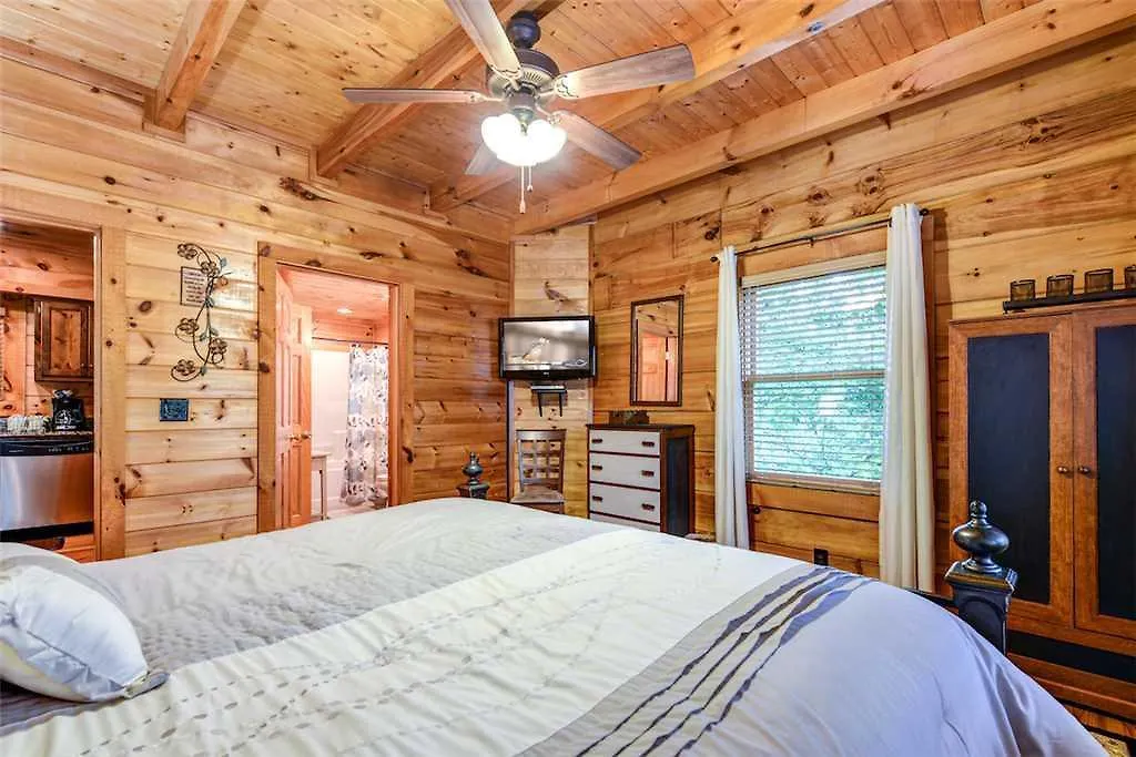 Southern Sweet T - Two Bedroom Cabin *