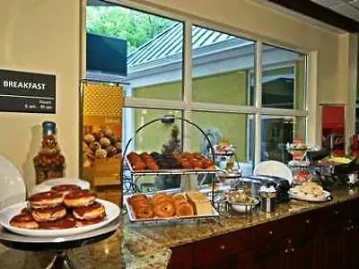 Hampton & On The Parkway Hotell 3*