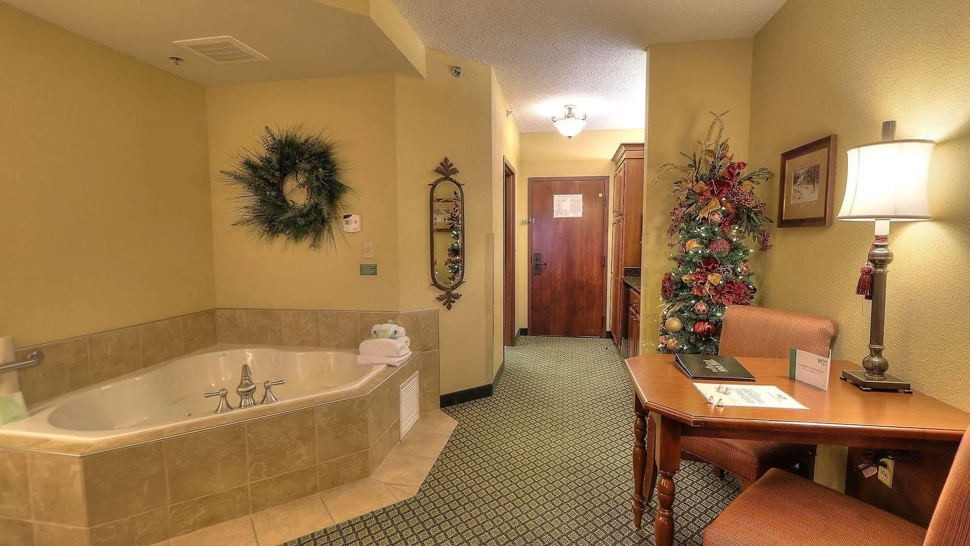 The At Christmas Place Hotel Pigeon Forge