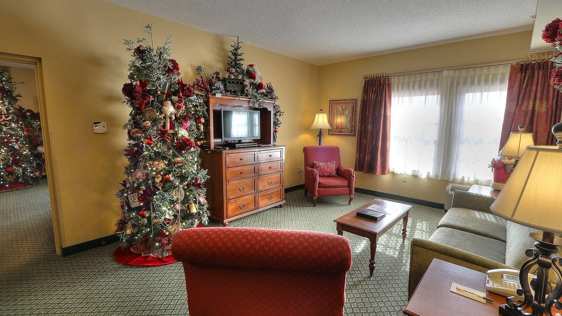 The At Christmas Place 4*