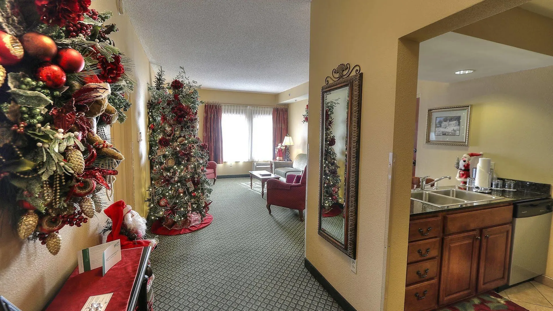 Hotel The At Christmas Place 4*