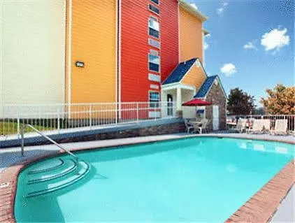 Microtel & By Wyndham Otel 3*