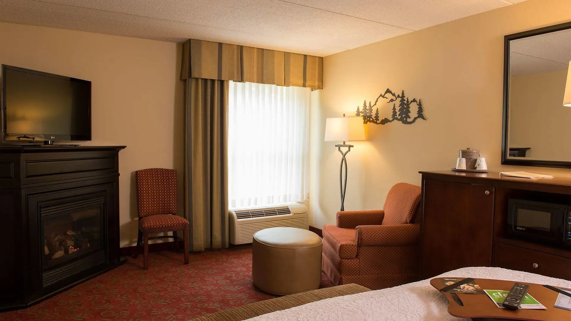 Hampton & On The Parkway 3*
