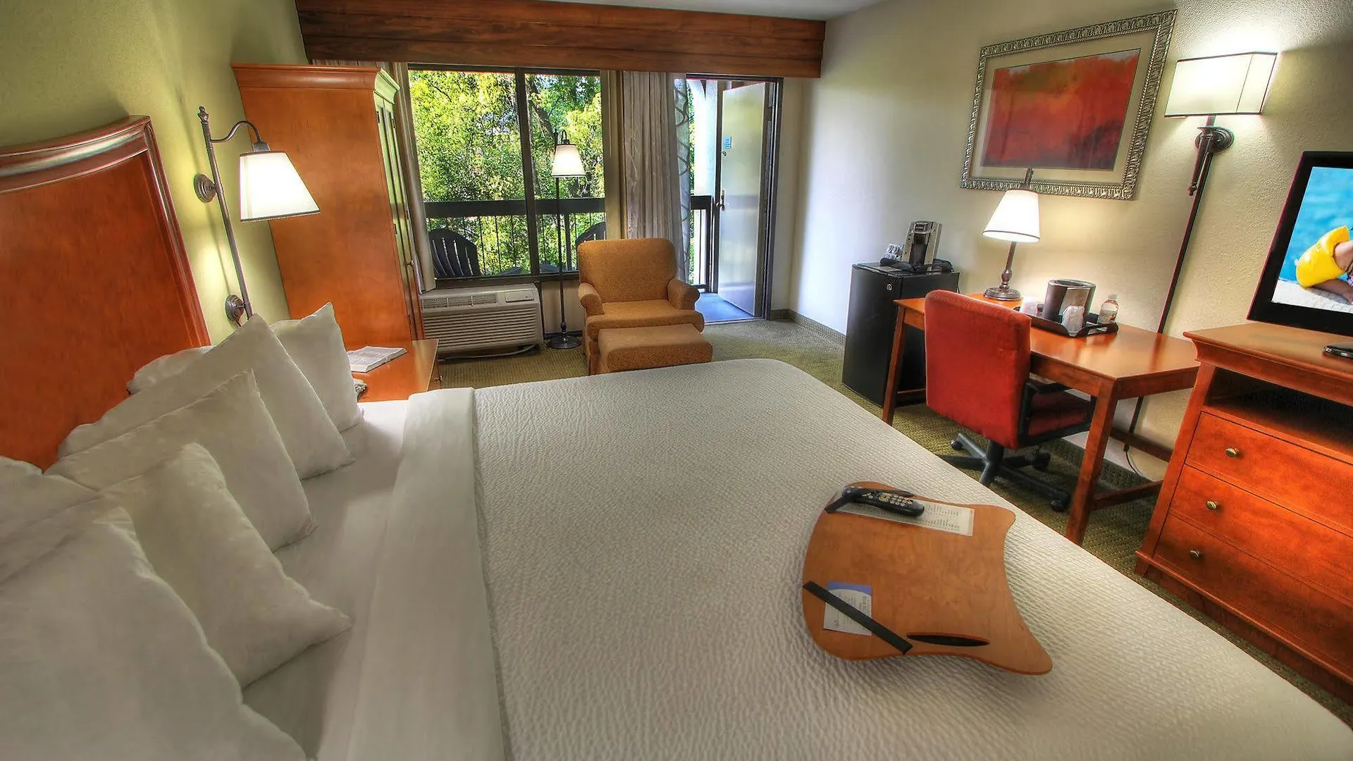 Hotel The On The River 3*