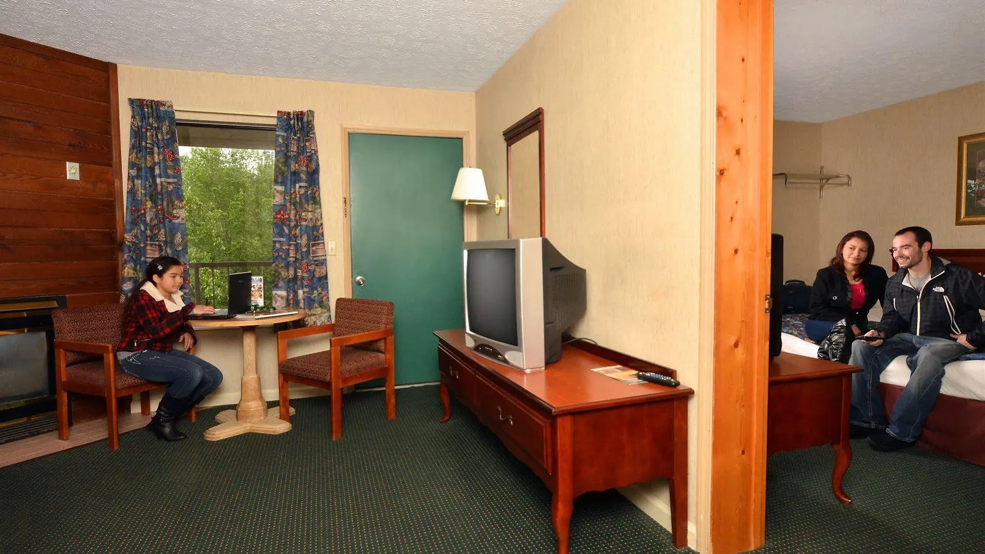 Creekstone Hotel 2*