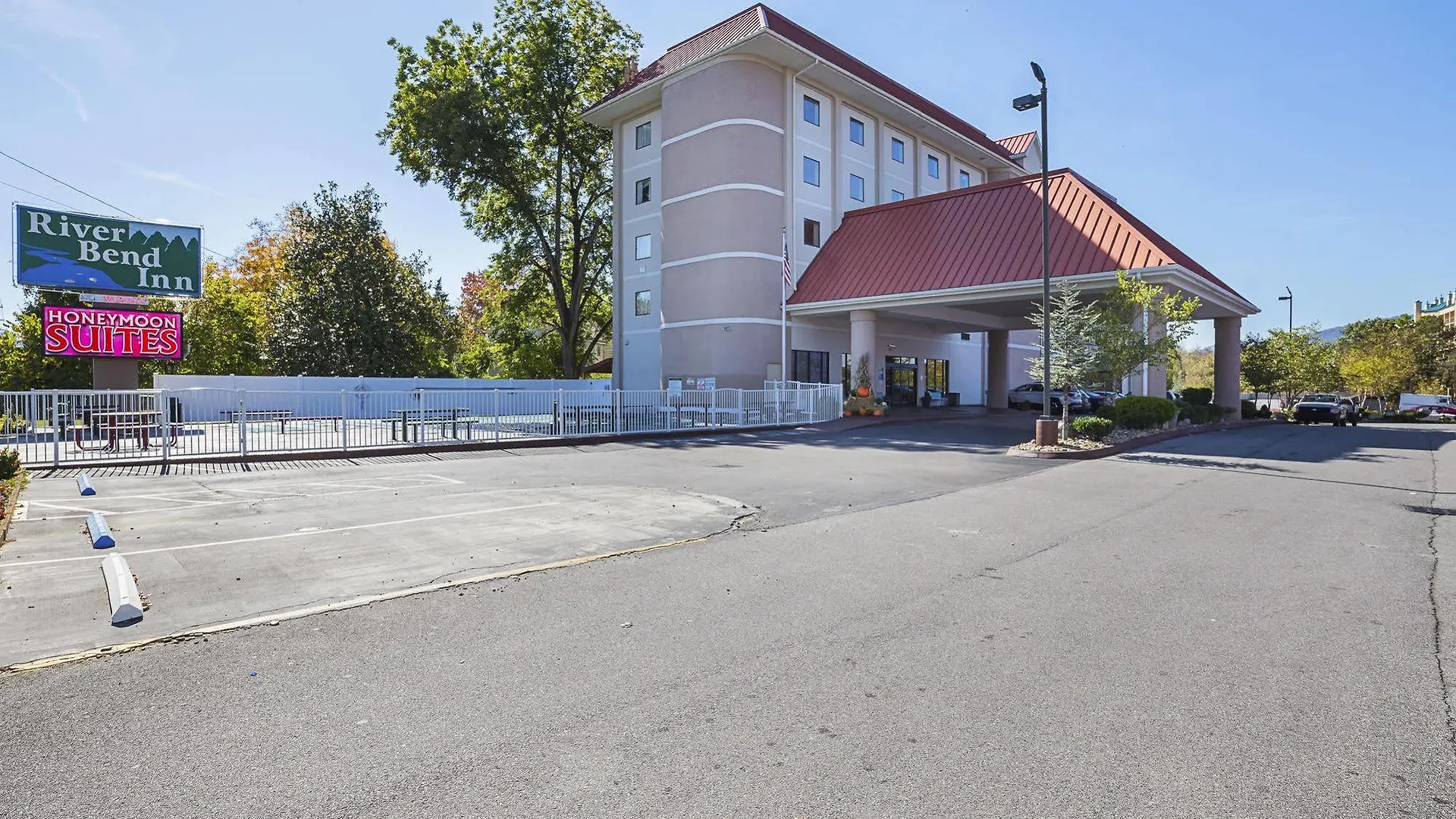Hotel River Bend - 2*