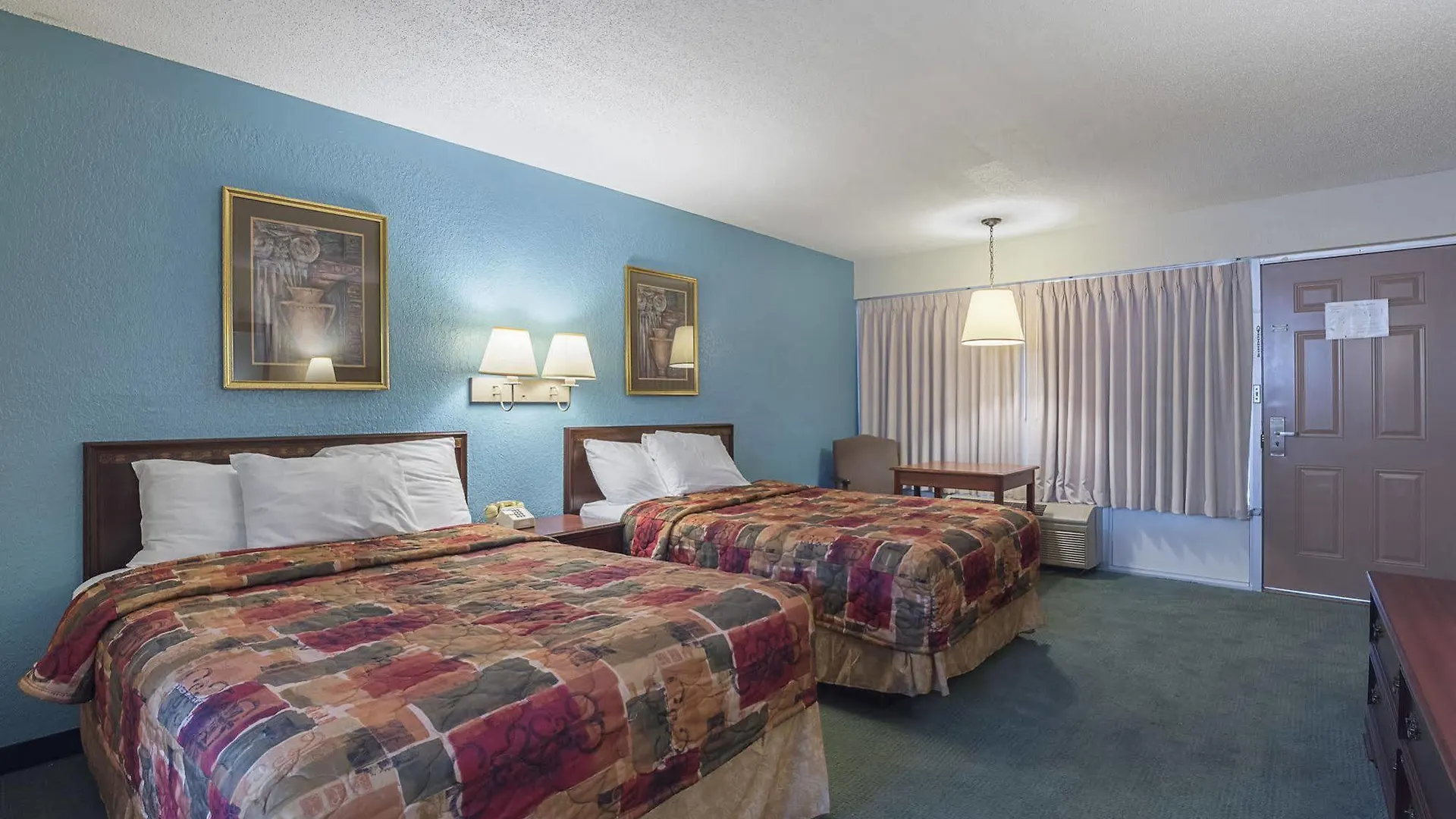 Bear Mount & Otel Pigeon Forge