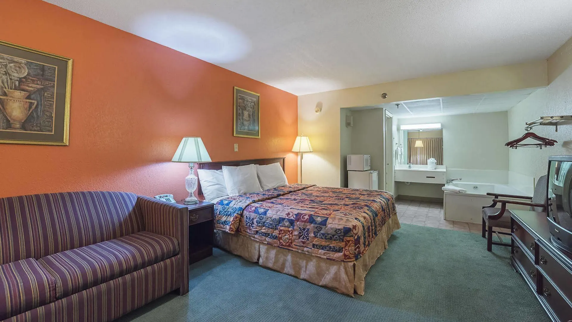 Bear Mount & Otel Pigeon Forge