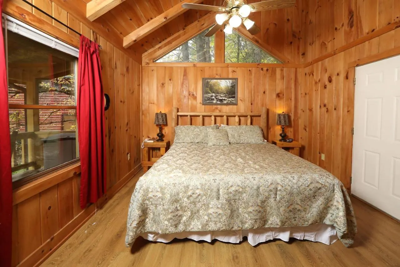 Creekside Tranquility 365 - One Bedroom Cabin *