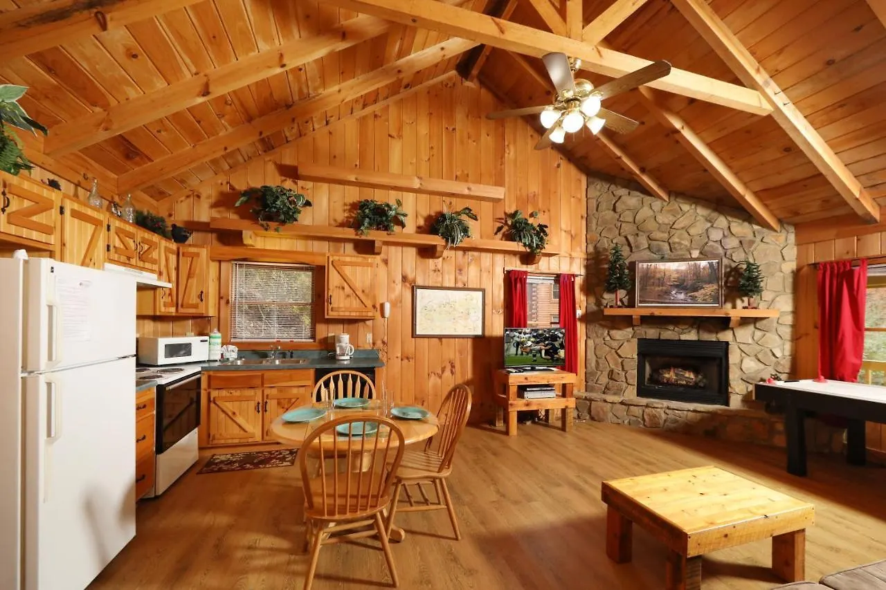 Creekside Tranquility 365 - One Bedroom Cabin Pigeon Forge