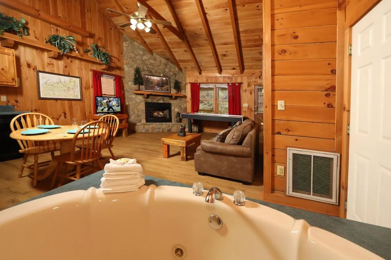 Creekside Tranquility 365 - One Bedroom Cabin * Pigeon Forge