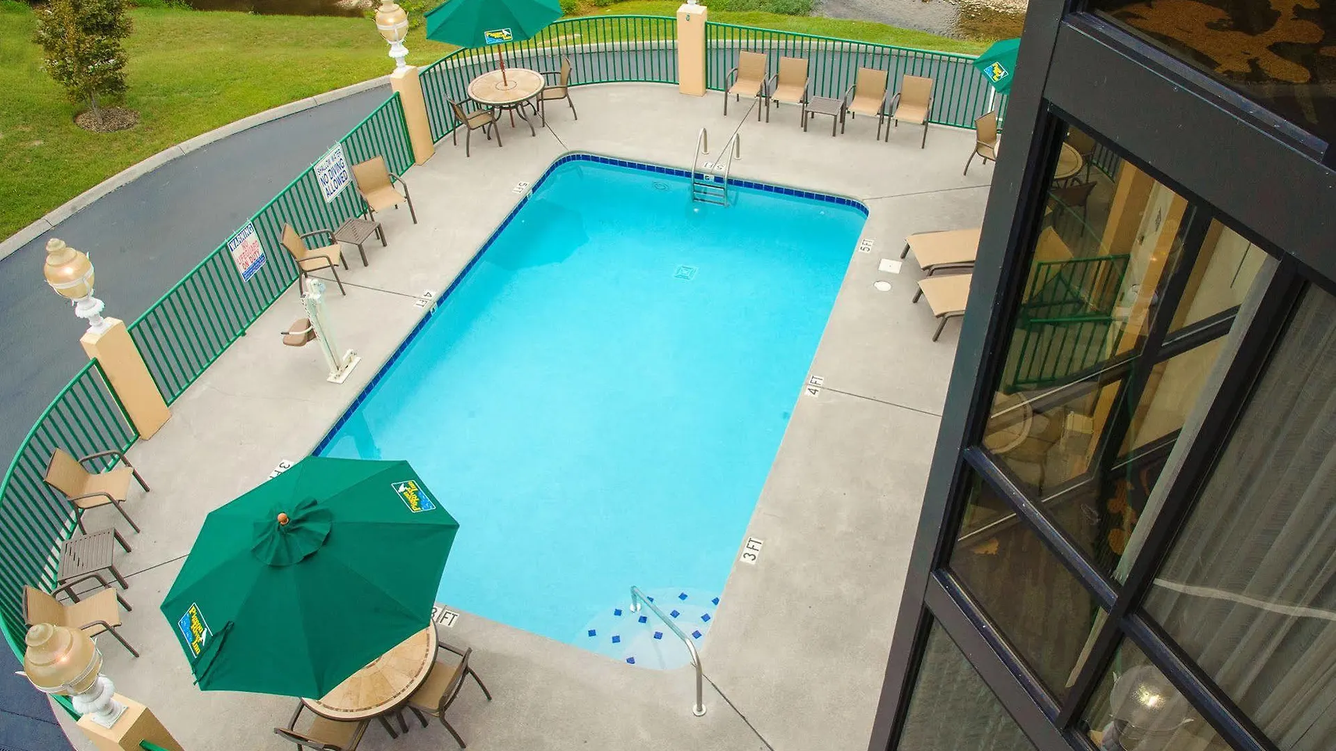 Pigeon River Hotel