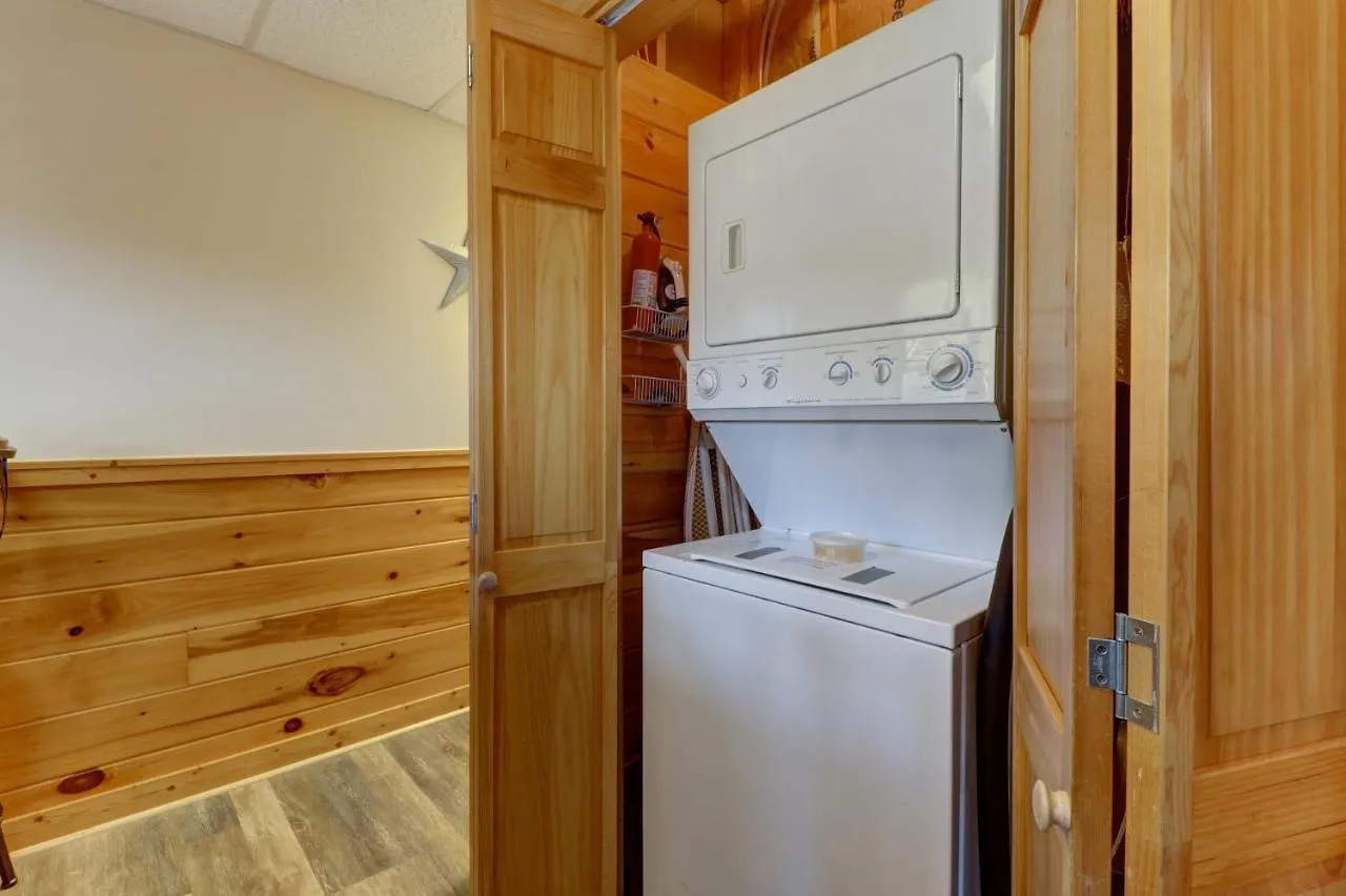 Peaceful Setting Cabin Holiday home Pigeon Forge