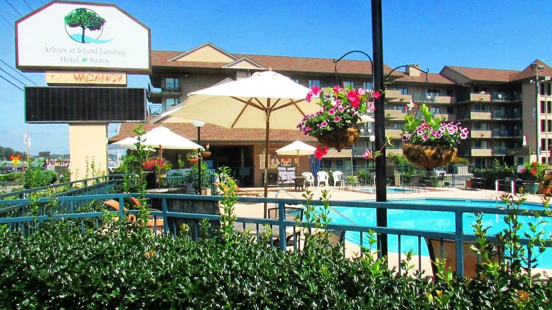Hotel Arbors At Island Landing & 3*