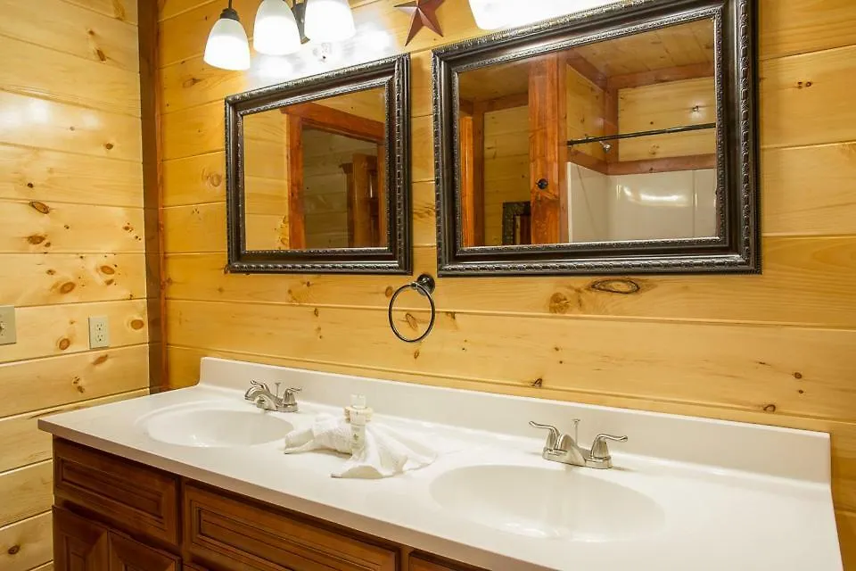 Сasa de vacaciones Sherwood Splash Lodge, 11 Bedrooms, Sleeps 52, Theater, Indoor Pool, Free Wifi Pigeon Forge