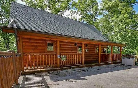 Holiday home 2 Swimming Pools Free Mini Golf Honey Bear Mtn Cabin - Hot Tub - Pool Table Pigeon Forge