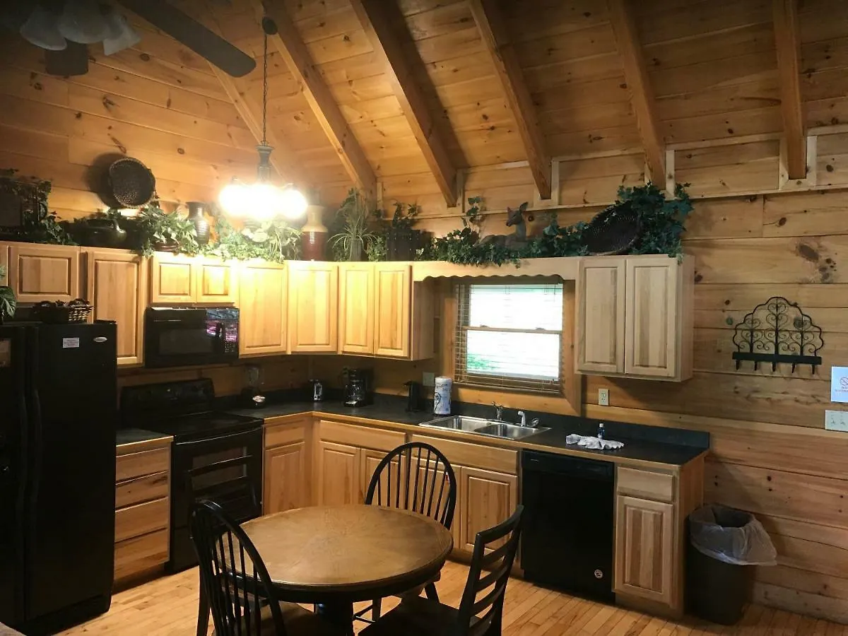 Holiday home 2 Swimming Pools Free Mini Golf Honey Bear Mtn Cabin - Hot Tub - Pool Table Pigeon Forge