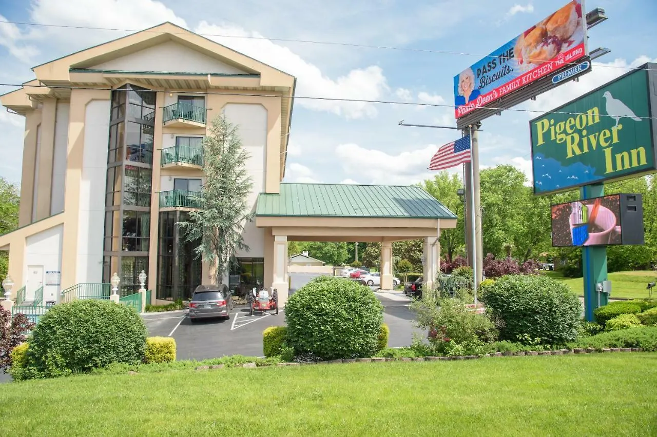 Hotel Pigeon River