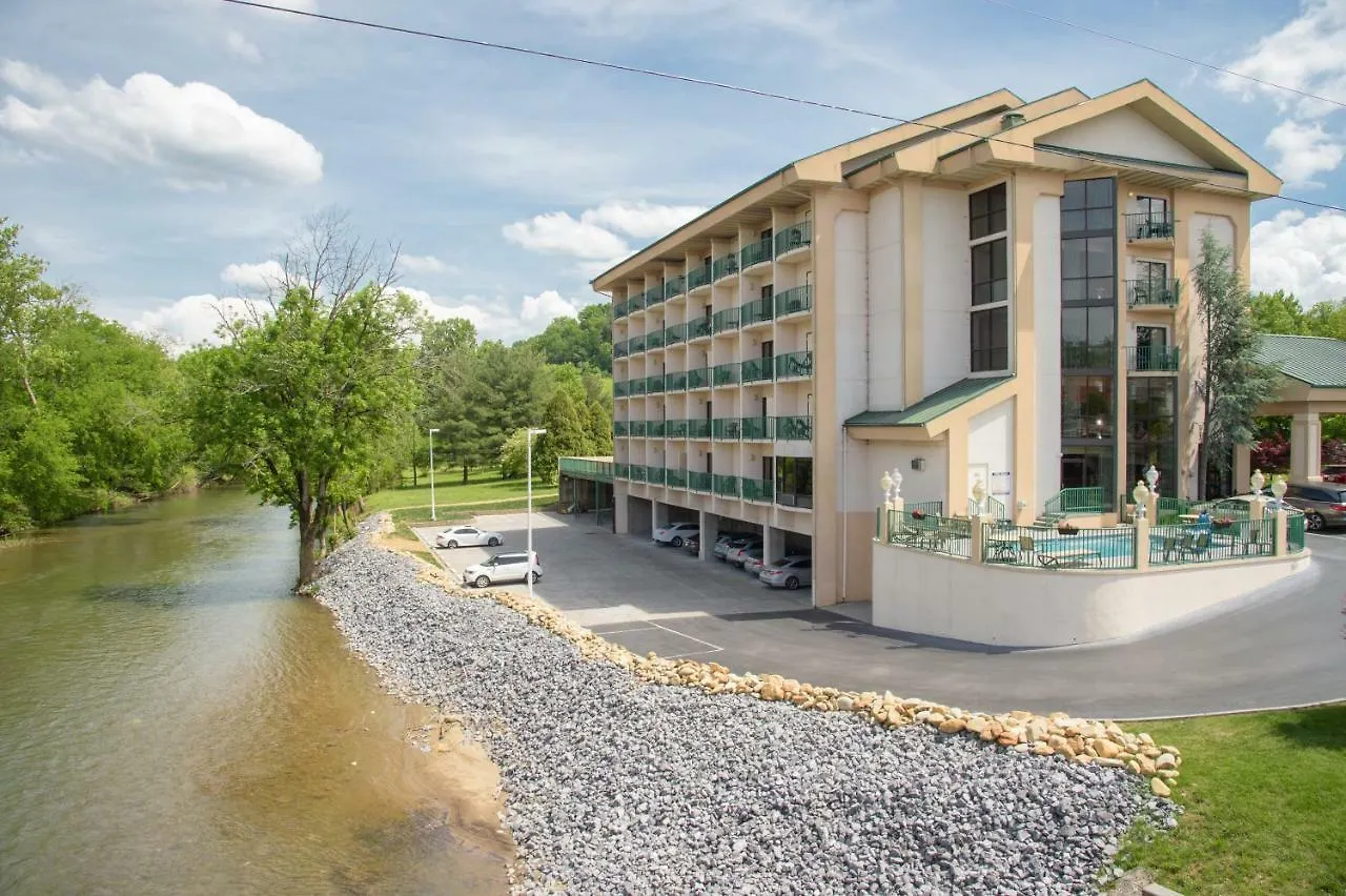 Hotel Pigeon River