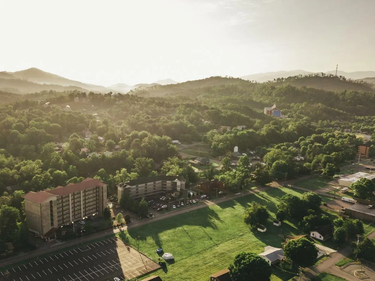 Twin Mountain & Hotel 3*