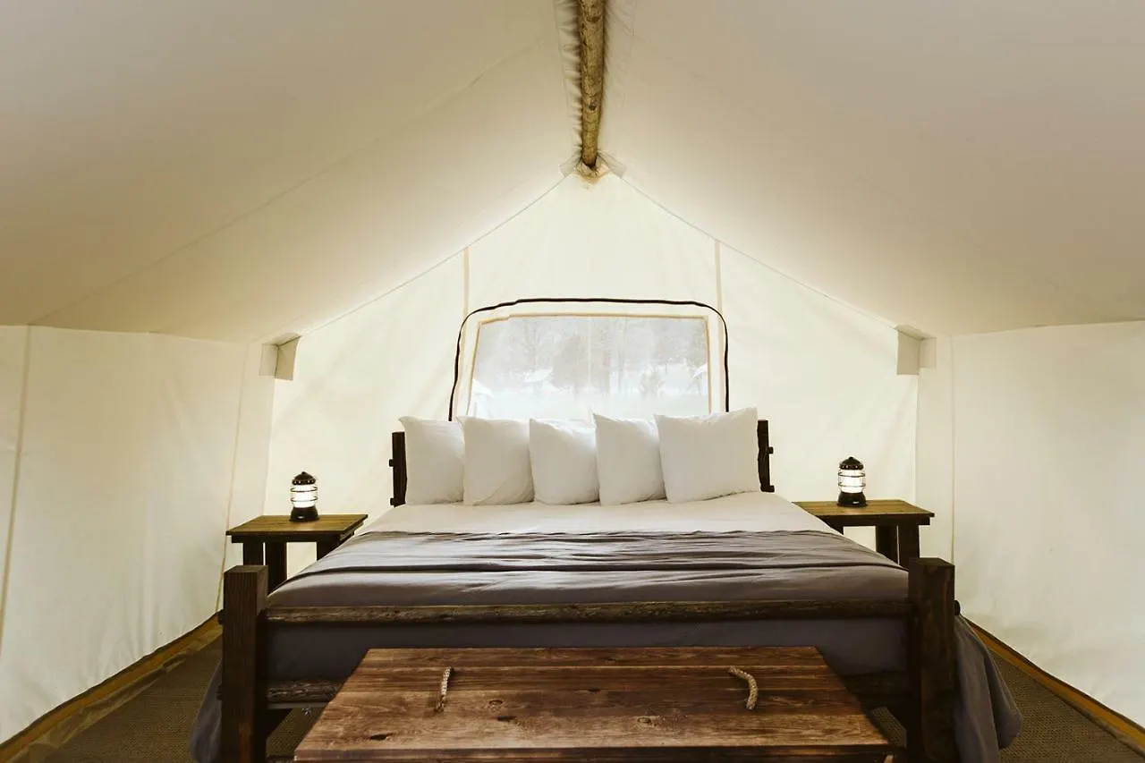 Роскошный шатер Under Canvas Great Smoky Mountains Пиджен-Фордж