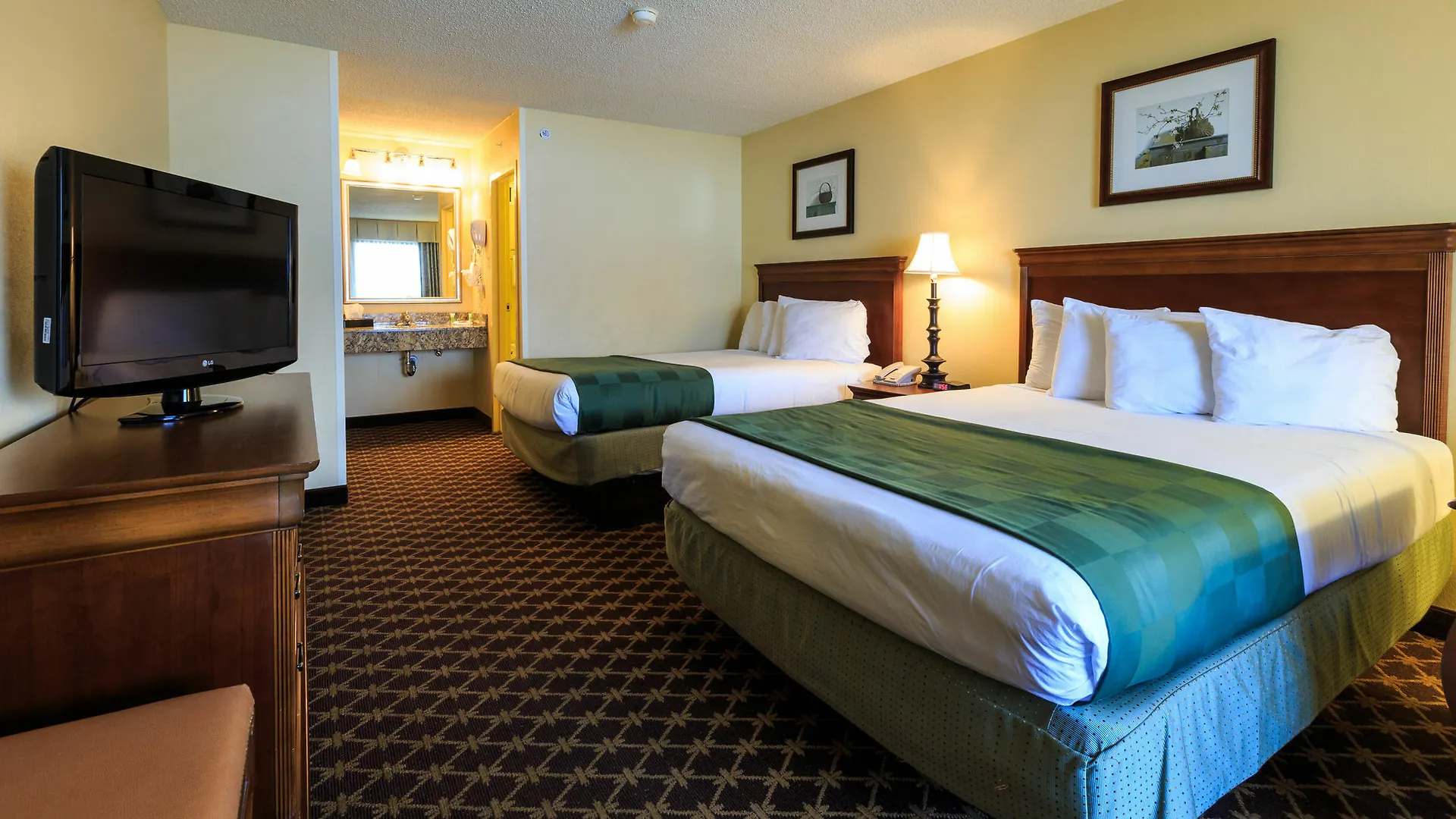 Quality Near The Island Inn 3*