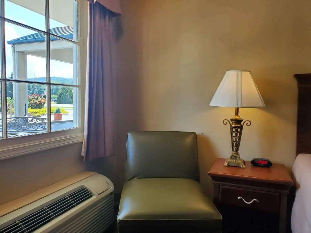 موتيل Colonial House 3*