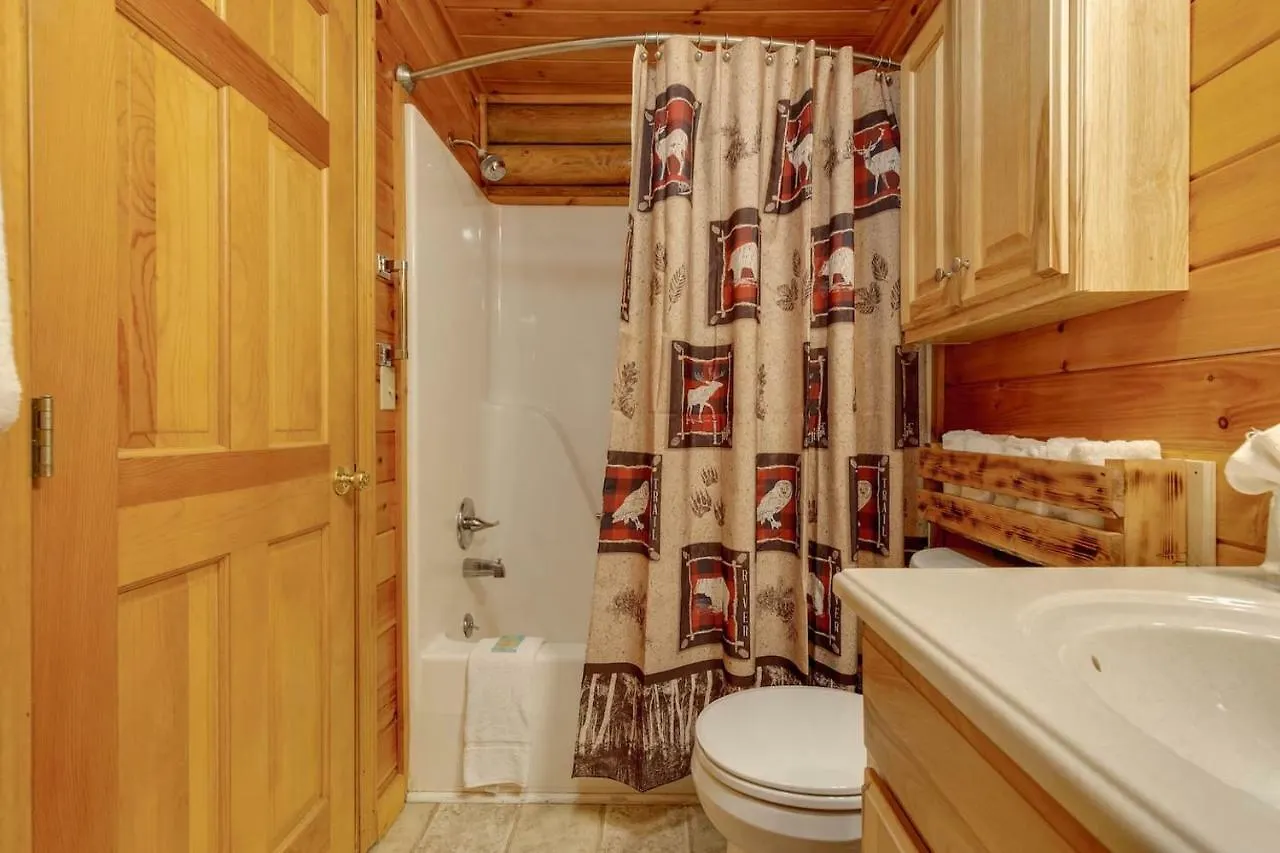 Log Cabin! 1mile From The Action! Private Lane! Hot Tub! Pool Table! * بيدجن فورج
