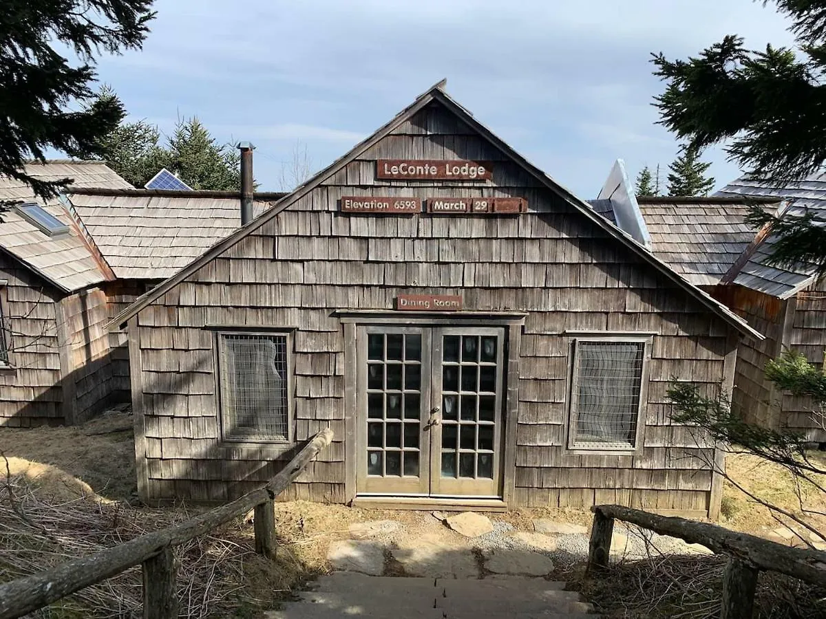 بيت للعطل Log Cabin! 1mile From The Action! Private Lane! Hot Tub! Pool Table! بيدجن فورج