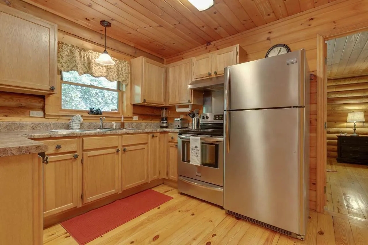 Log Cabin! 1mile From The Action! Private Lane! Hot Tub! Pool Table! بيدجن فورج