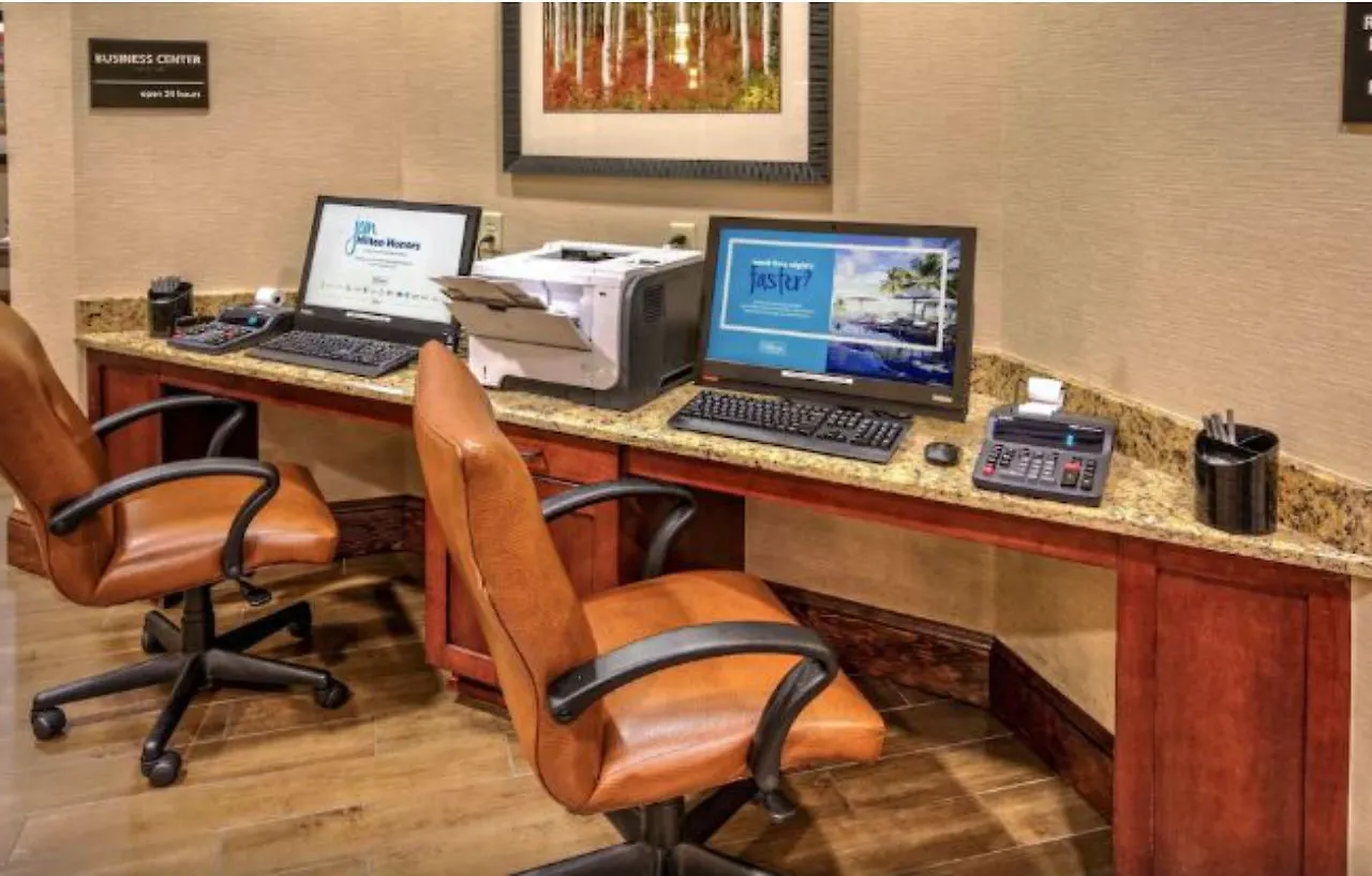 Hotell Hampton & On The Parkway 3*