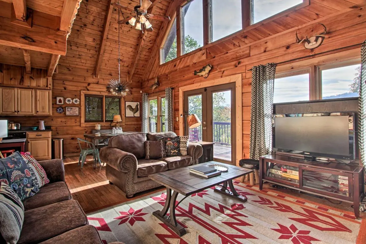 Ferienhaus Scenic Solitude With Private Hot Tub!